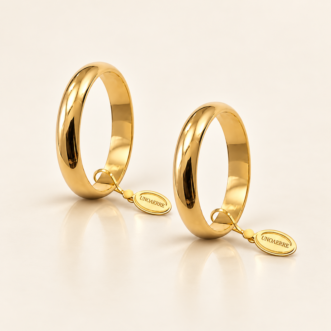 Coppia di fedi nuziali classiche in oro giallo